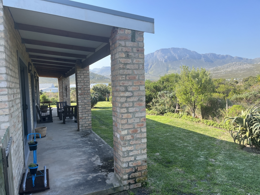 To Let 2 Bedroom Property for Rent in Pringle Bay Western Cape